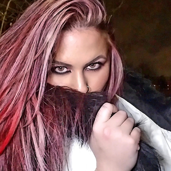 PERSIA'S POSSESSIONS - Picture 1 of 2